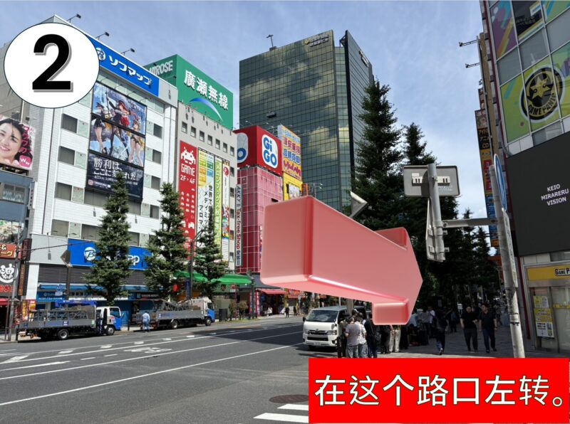 第二步:右转进入主干道,继续直行至下一个十字路口。