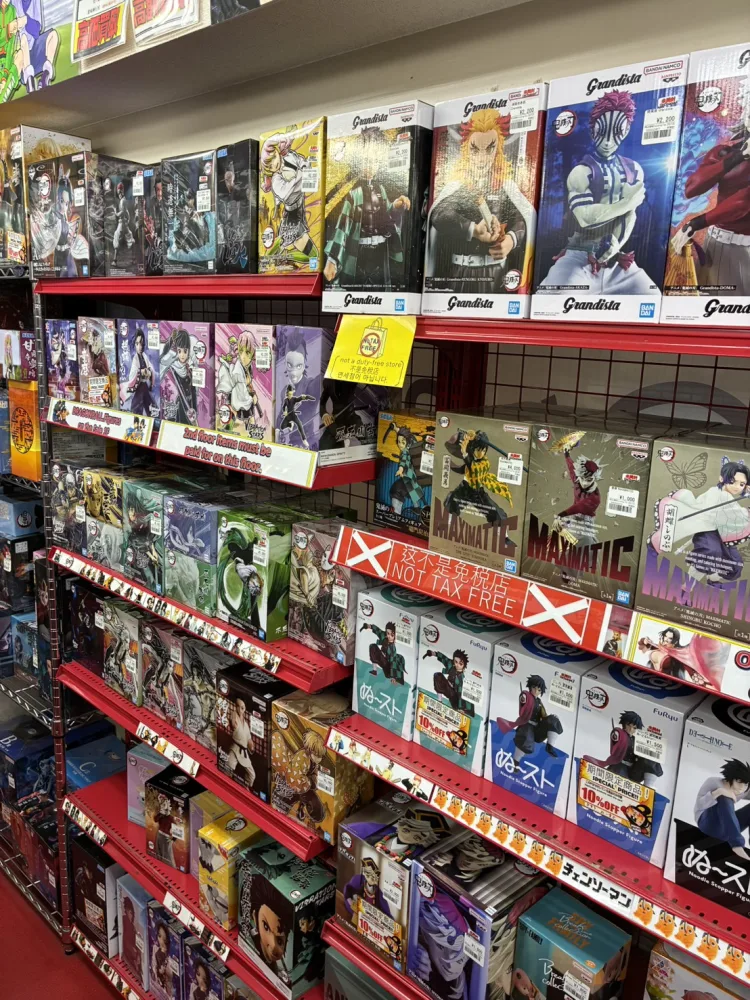 We carry popular anime figures from series such as *Demon Slayer*, *My Hero Academia*, *Saint Seiya*, and *Hunter × Hunter*.