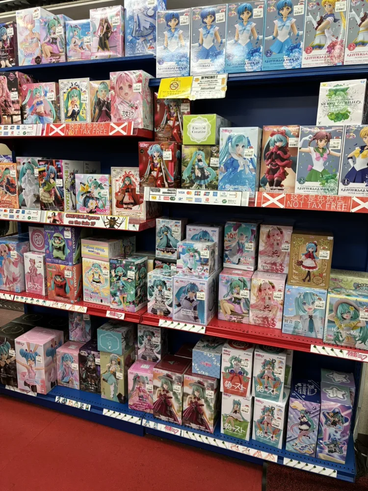 We carry figures of beautiful girls such as Hatsune Miku, *The Apothecary's Tale*, and Freiren.
