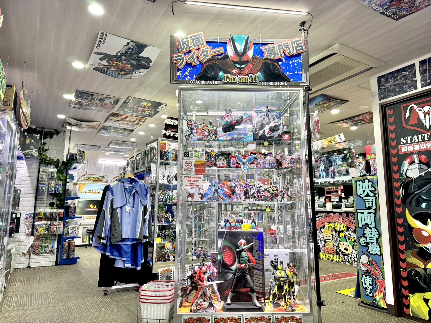 仮面ライダー専門店 店内風景