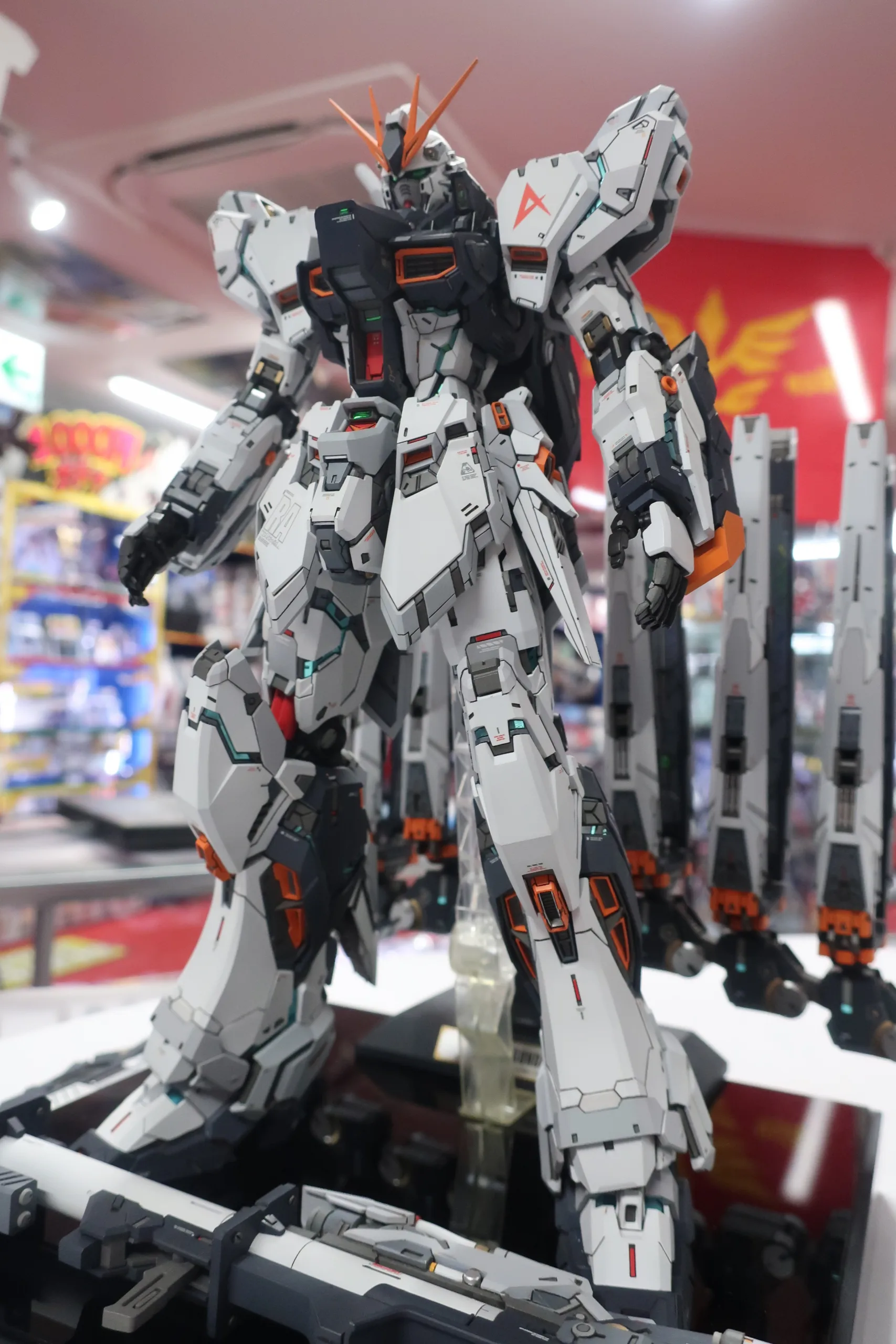 入荷】組み立て済み MG 1/100 νガンダム Ver.Ka | 【ガンダム専門店