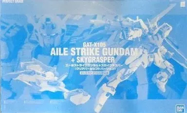 PG エールストライクガンダム+スカイグラスパー (クリアパールシフトver.) 【プレミアムバンダイ限定】のプラモデルのパッケージ