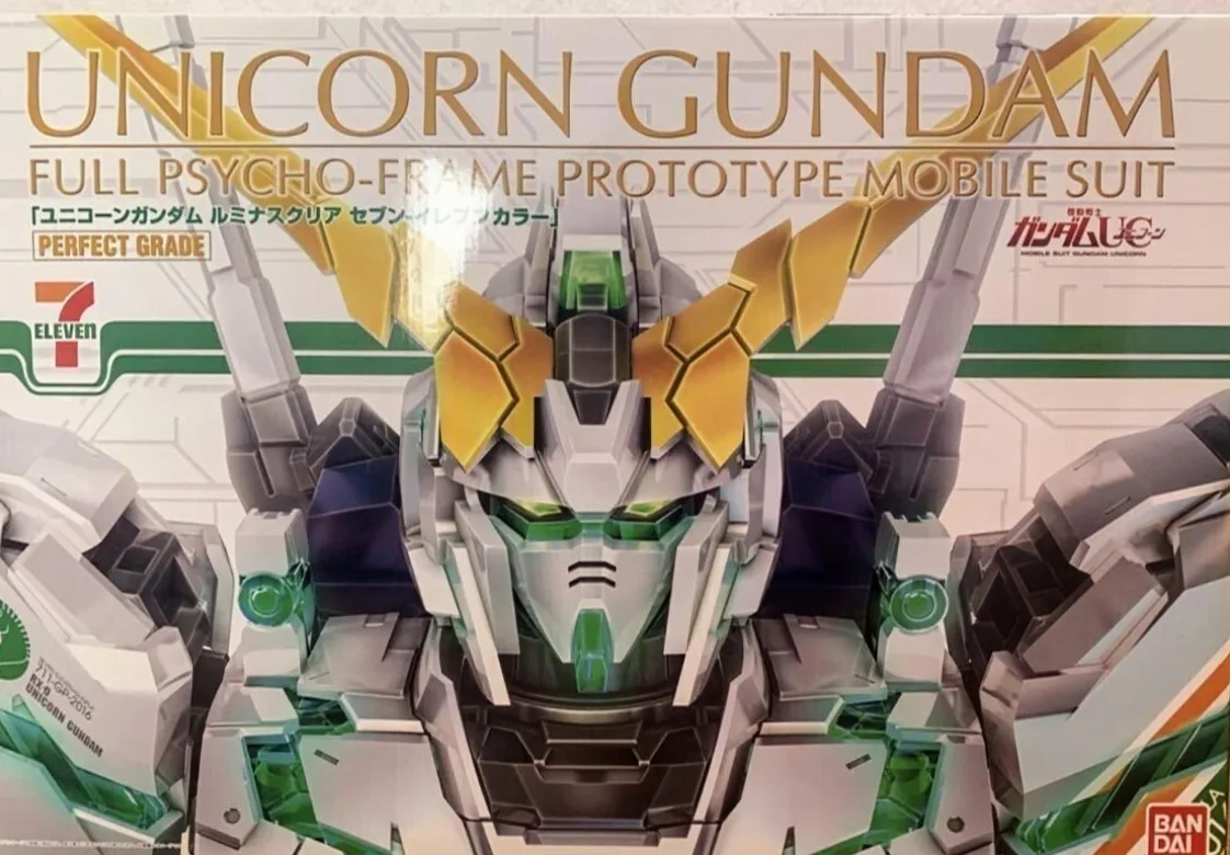 PG ユニコーンガンダム ルミナスクリア セブンイレブンカラーver.のプラモデルのパッケージ