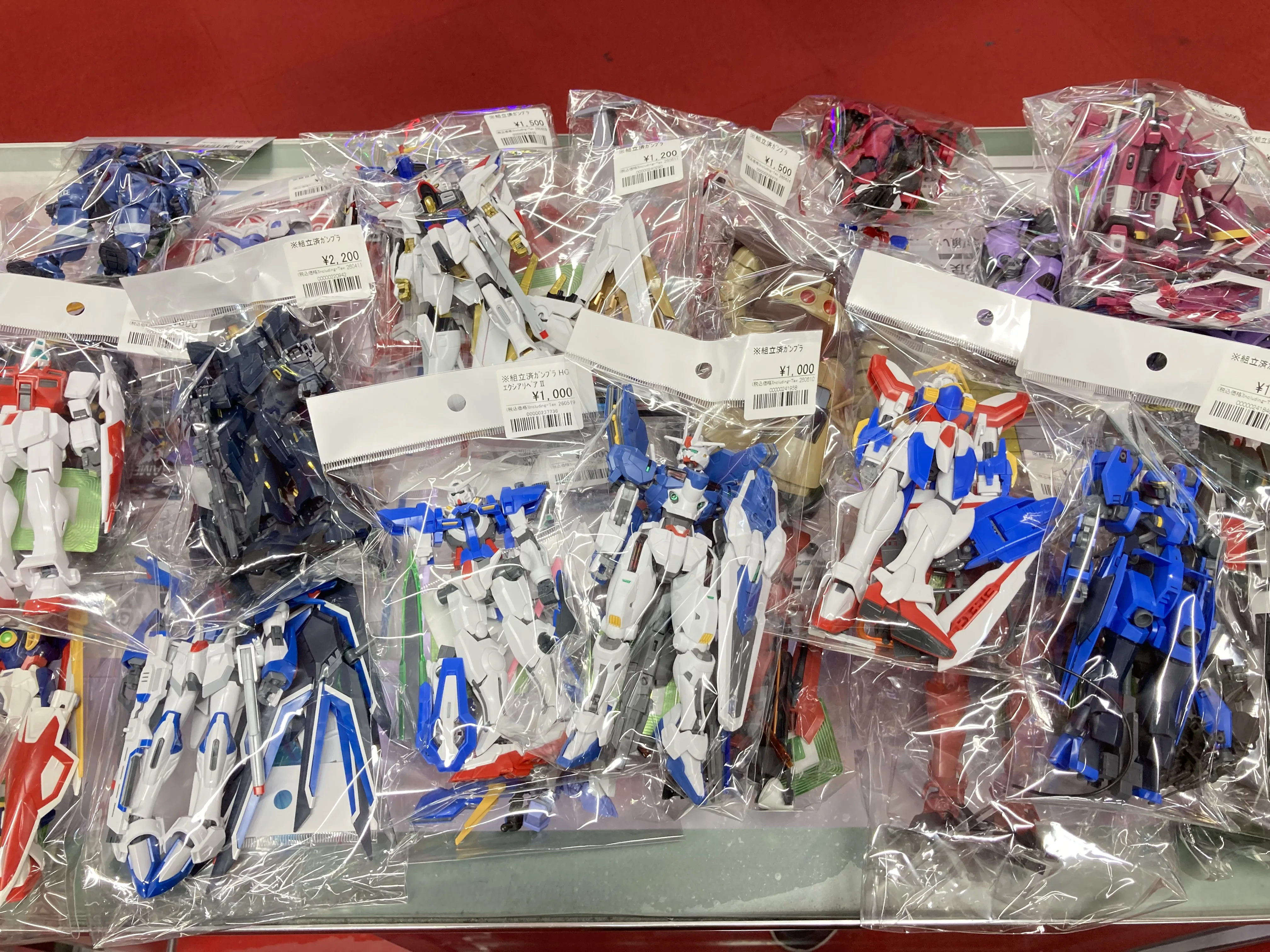 組立済みガンプラ大放出！！ガンダムは店に置いてきた。探せぇい